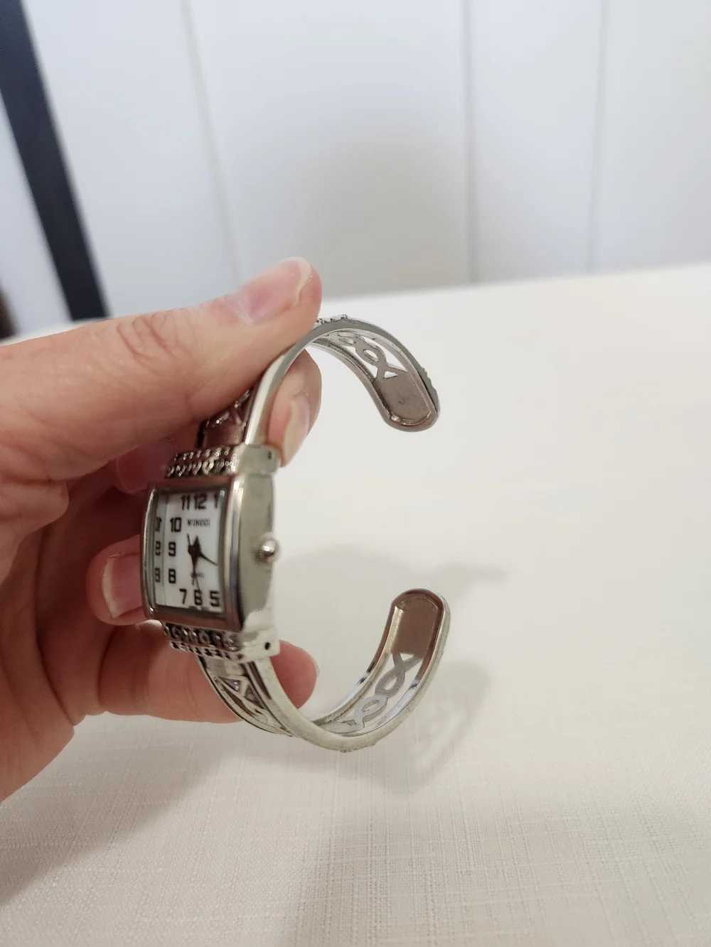 WINCCI Silver Tone Square Face Bracelet Wrist Watch - White Dial